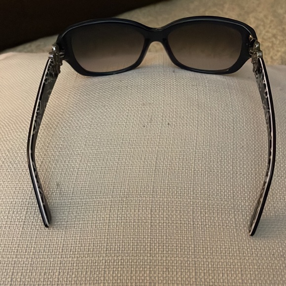 Vera Bradley Sunglasses 🕶 - Picture 5 of 6